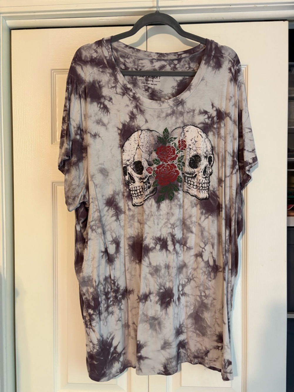 torrid Gray Tie-Dye Short Sleeve Tee with Skull & Rose Graphic
